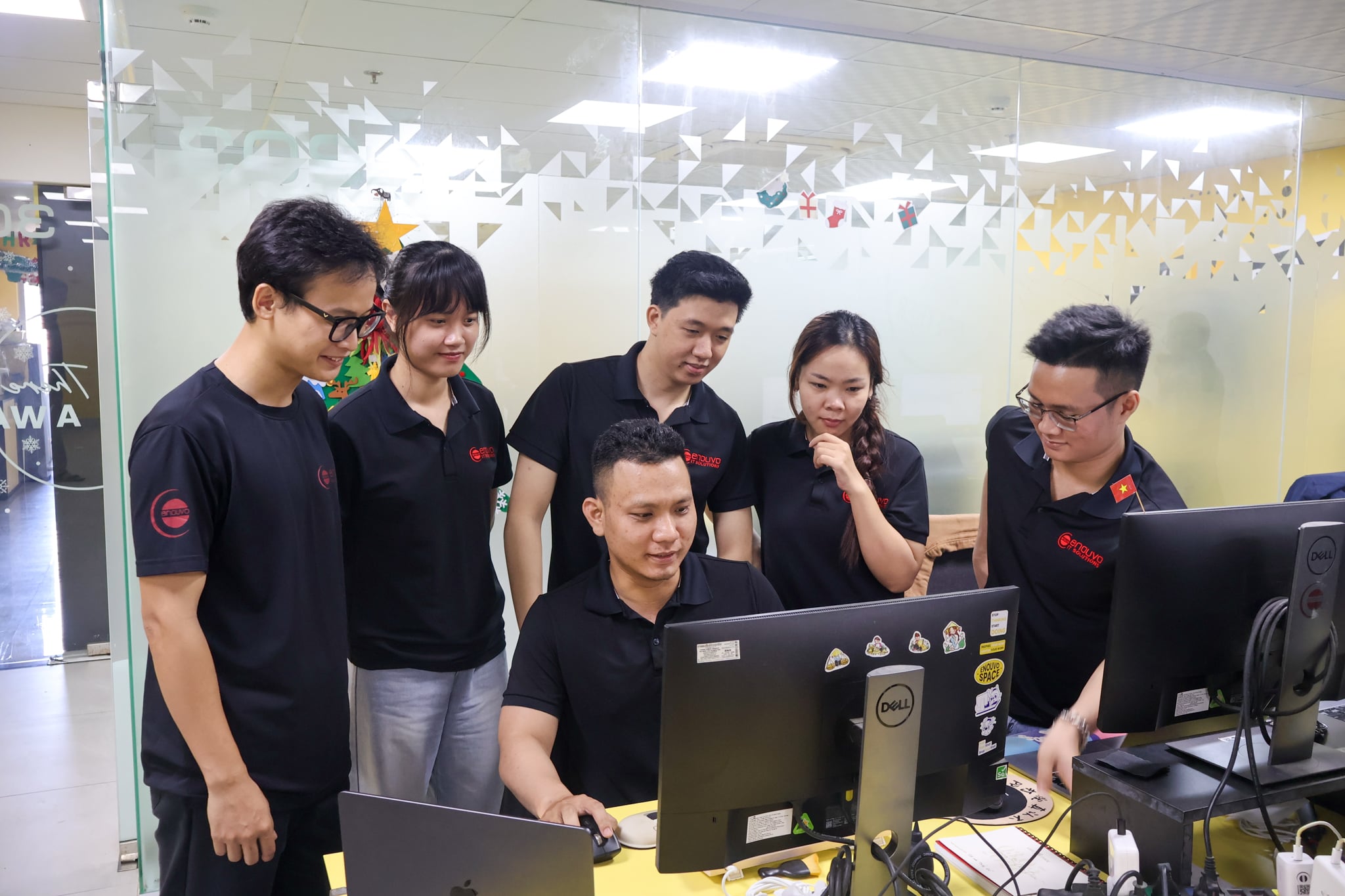 Enouvo engineers collaborating