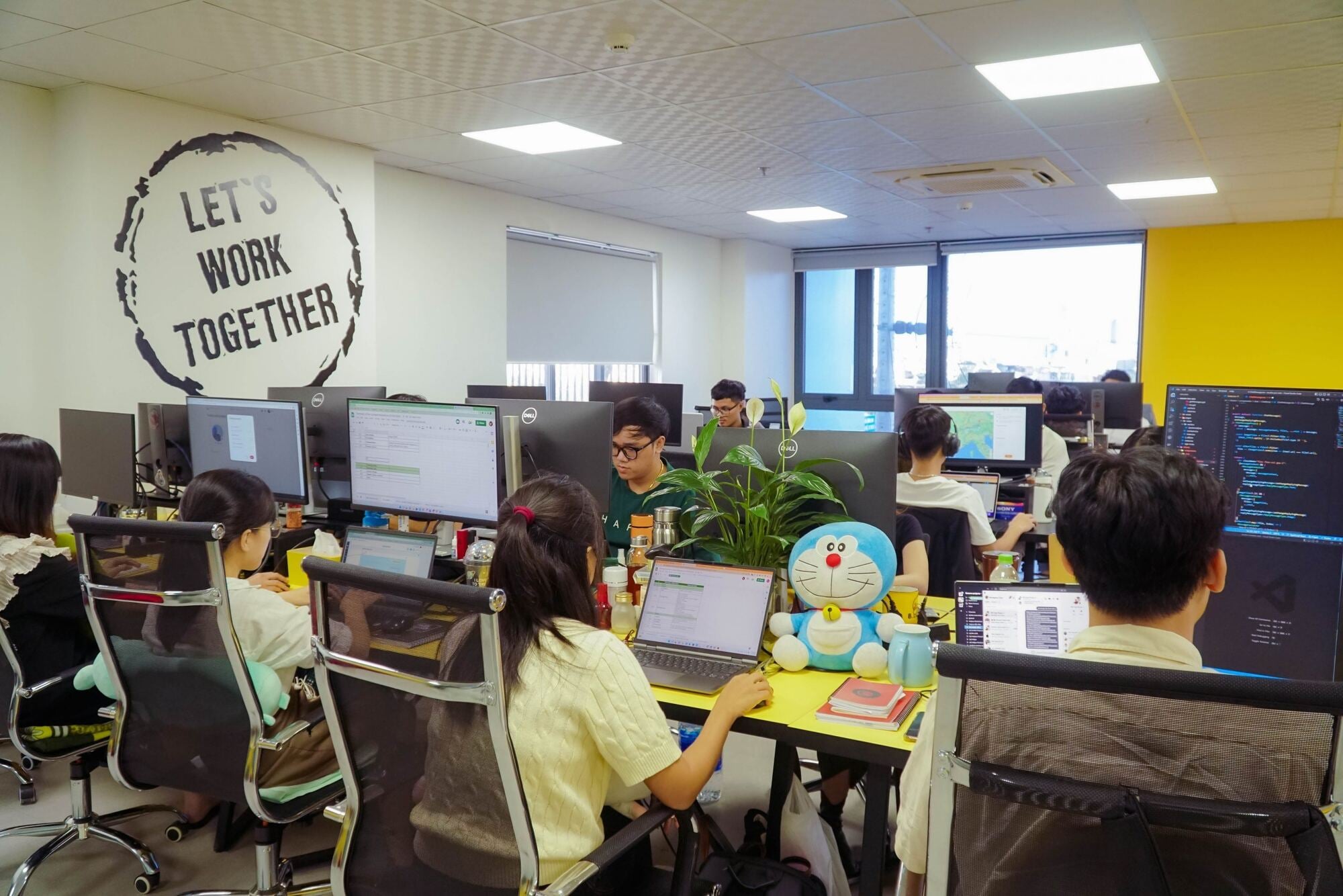 Enouvo engineers working together in the Da Nang office